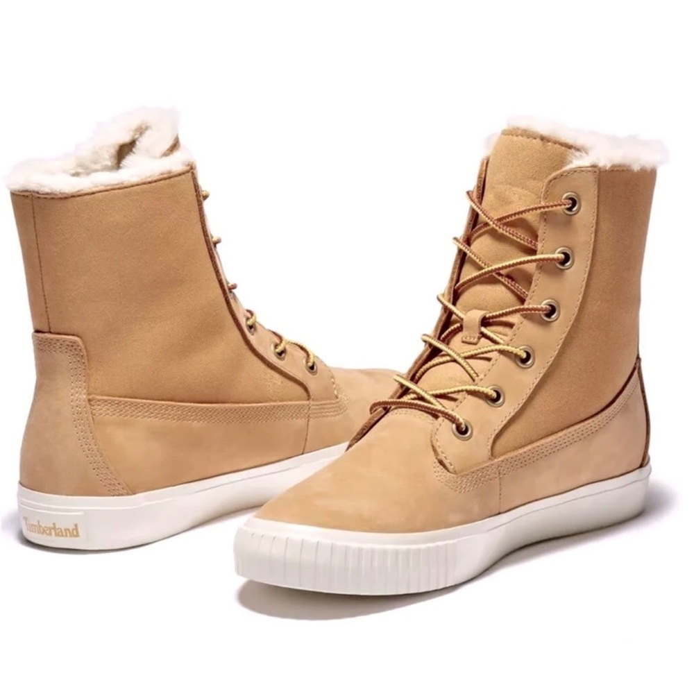 Timberland Skyla Bay Fleece Fold-Down Boots
Ladies Size 6.5